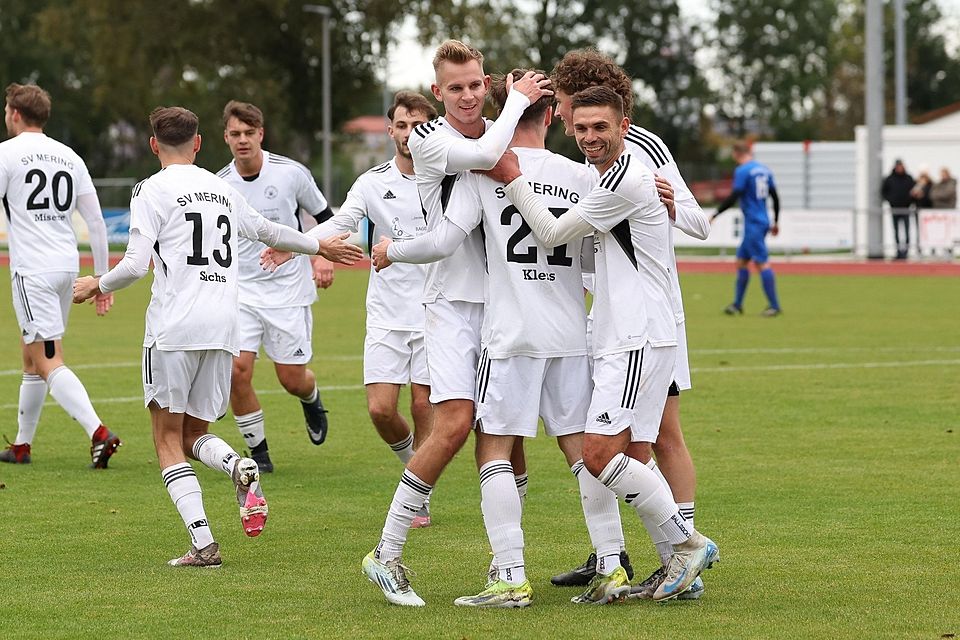 Der erste von insgesamt vier Torjubeln: Der SV Mering II lässt dem ASV Hiltenfingen keine Chance und gewinnt am Ende mit 4:1. 