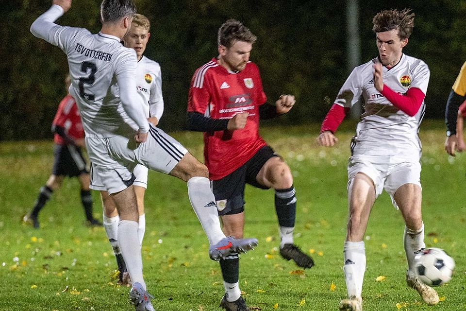 Kämpferisches Derby: Gegen den TSV Otterfing (weiß) bewies die DJK Darching Disziplin.