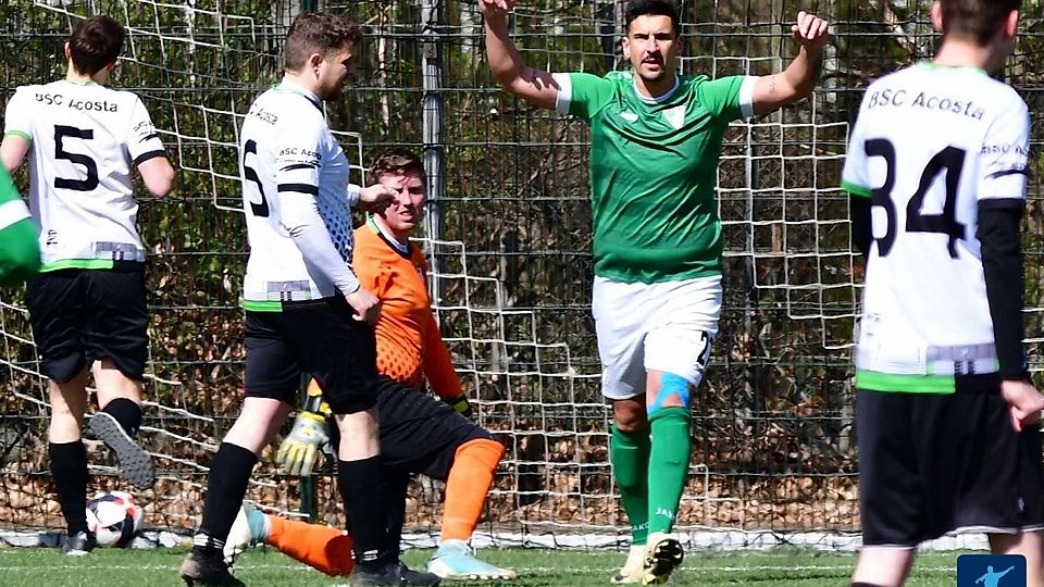 Atas (grün) ein wichtiger Führungsspieler für das Team