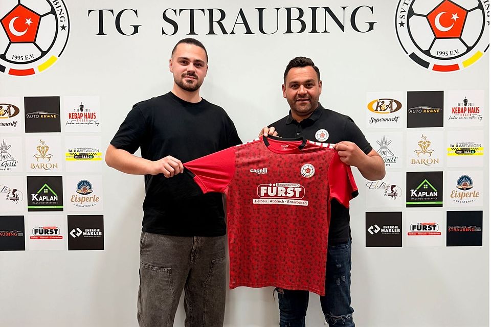 Almir Mujcinovic (li.) mit TG-Manager Onur Örs Almir Mujcinovic (li.) mit TG-Manager Onur Örs