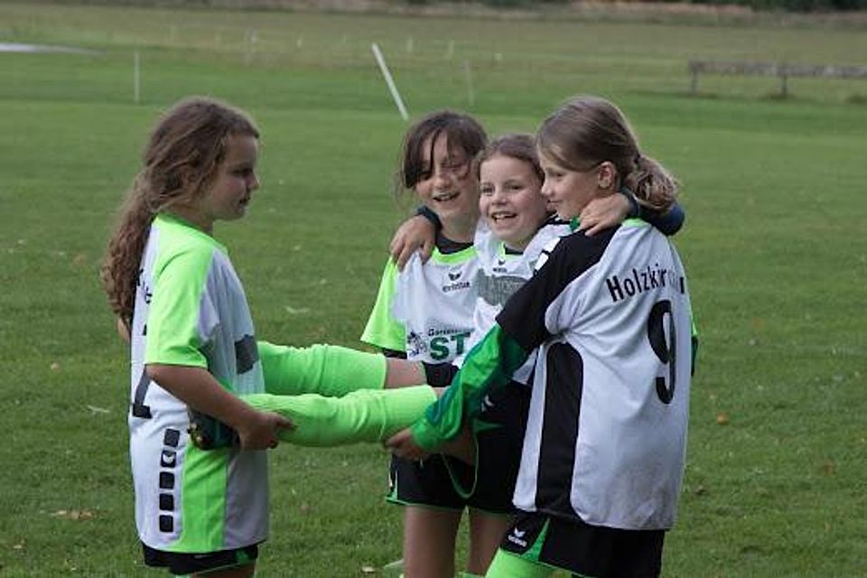 Viel Spaß am Fußball haben die Mädchen des TuS Holzkirchen.  
