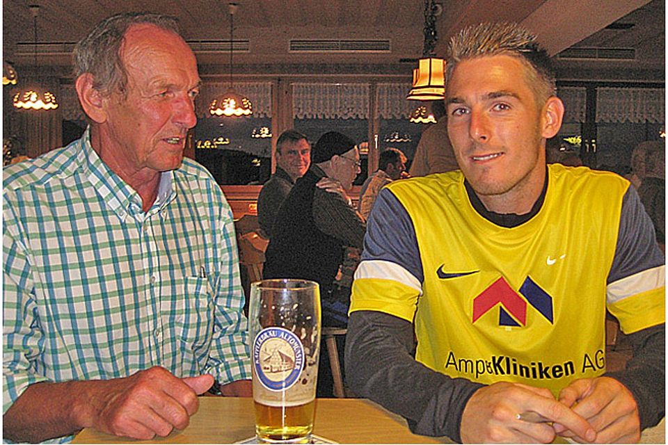 Ein Bild aus besseren Tagen: Konrad Höß (li.) und sein Ex-Spielertrainer Tobias Strobl, der allerdings immer noch in Pipinsried unter Vertrag steht. F.:Eibl