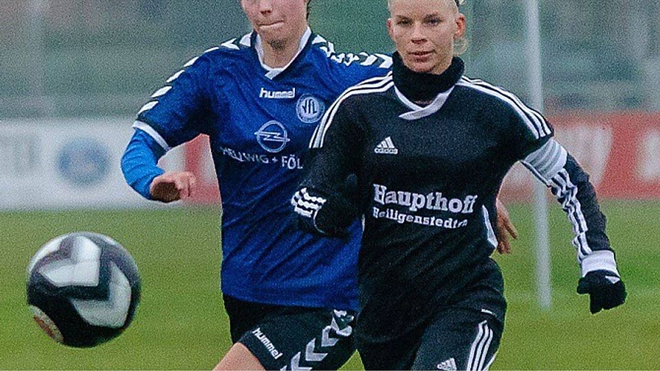 Laufduell zwischen Kellinghusens Ann-Christine Peters (l.) und Heiligenstedtens Kathleen Pereira.ank