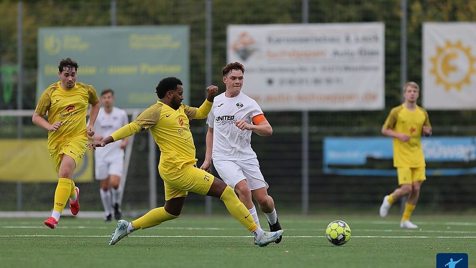 Der FV Alemannia Nied II führte lange, doch die Gäste vom SV 09 Hofheim kämpften sich in der Schlussphase zurück und sicherten sich ein 3:3-Unentschieden. SV-Kapitän Ciron Gerstberger (weißes Trikot) leitete die Aufholjagd mit seinem Anschlusstreffer nach der Pause ein.