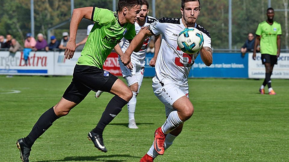 Sebastian Gilg (weißes Trikot) gehörte jahrelang zu den Stammspielern des TSV Landsberg. Vergangene Saison beendete er seine aktive Karriere – jetzt ist er als Abteilungsleiter zurückgekehrt.