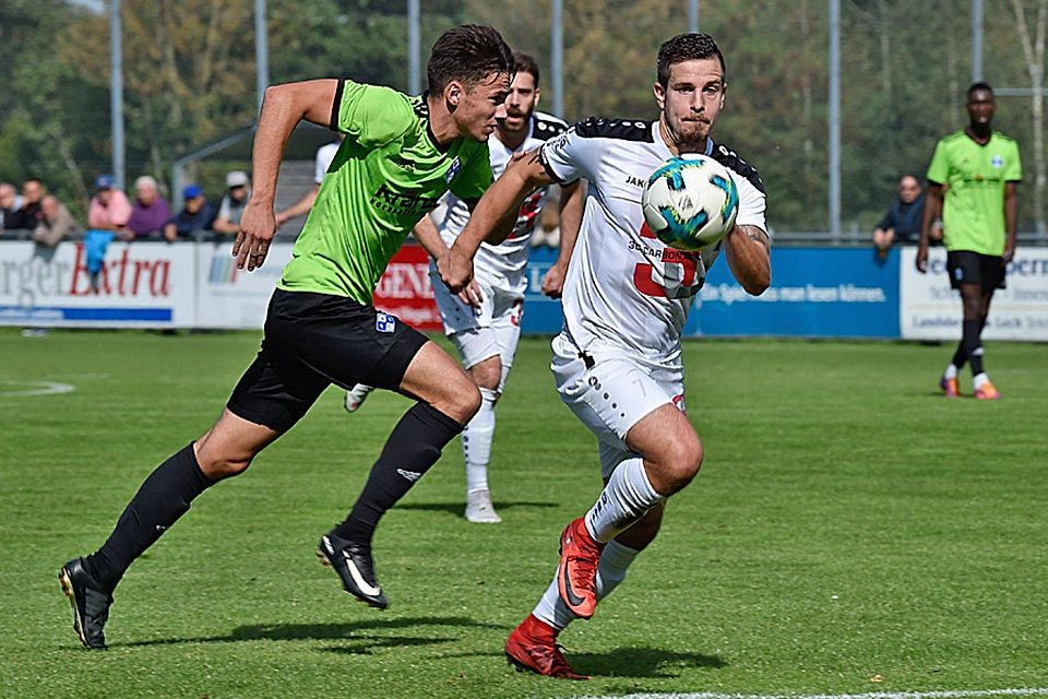 Sebastian Gilg (weißes Trikot) gehörte jahrelang zu den Stammspielern des TSV Landsberg. Vergangene Saison beendete er seine aktive Karriere – jetzt ist er als Abteilungsleiter zurückgekehrt.