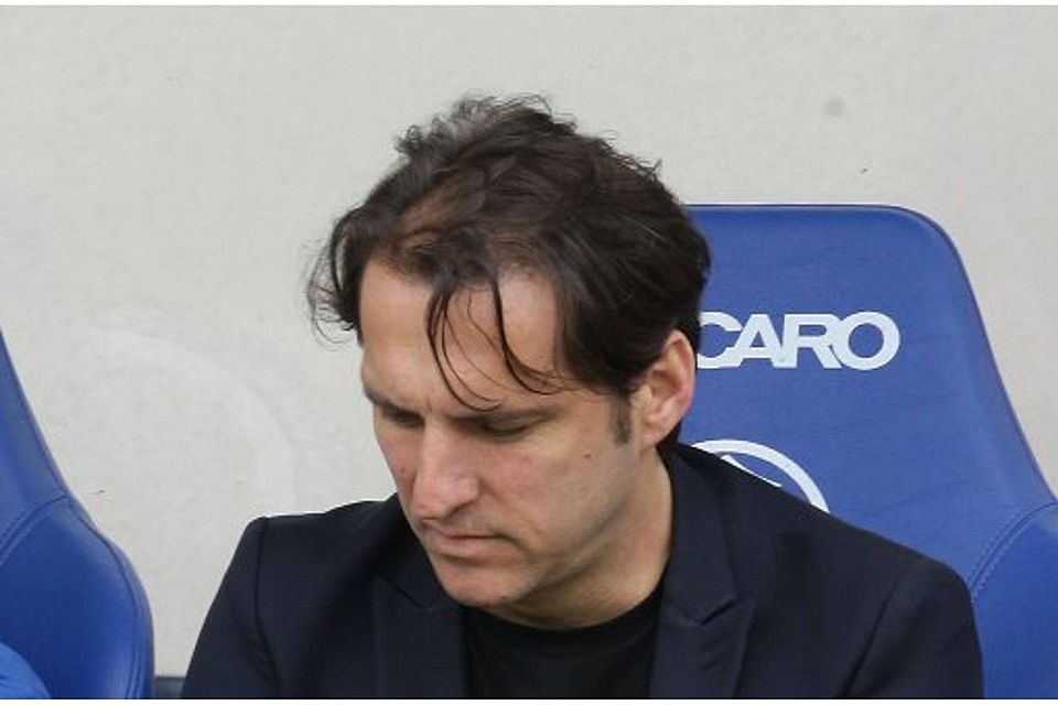 Nach Anfangserfolgen folgte für Michael Zeyer bei den Kickers der jähe Absturz. Pressefoto Baumann Nach Anfangserfolgen folgte für Michael Zeyer bei den Kickers der jähe Absturz. Pressefoto Baumann