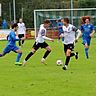 Der SC Olching (in Blau) im Spiel gegen den FC Ehekirchen.