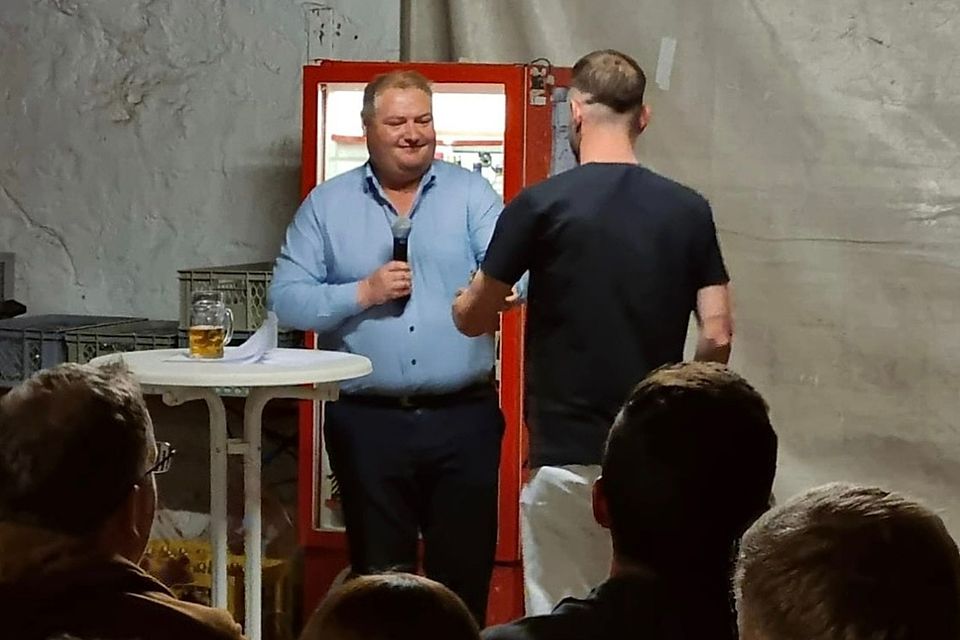 Thomas Fersch bei seiner Rede zur Abschlussfeier der Saison 24/25.