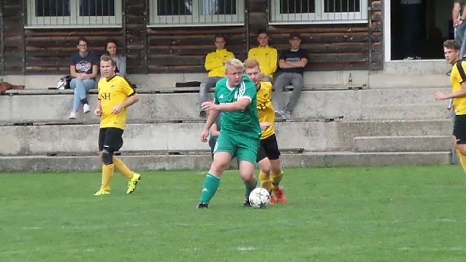 Tim Manhalter treibt den Ball nach vorn: Nach vielen Jahren als Spieler im Verein wird er nun Cheftrainer des TSV Böbingen II.