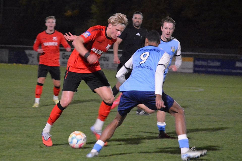 War schon alleine zu viel für die Defensive von Cosmos Aystetten: Aindlings Laurin Völlmerk traf dreifach. 
