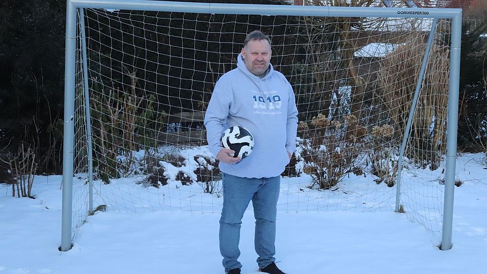 Der 47-jährige Dirk Beckmann spielt selber auch noch Fußball. Im vergangenen Sommer wurde die eigenständige Ü40 in Großenwörden gegründet – und er ist natürlich dabei.