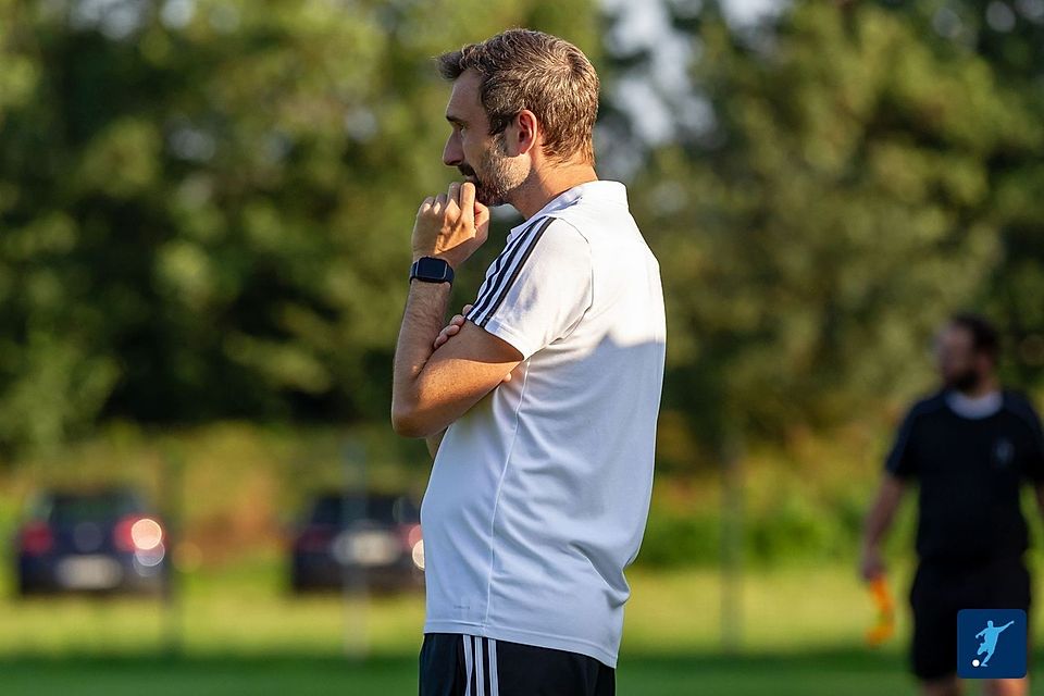 SG Gensingen/Grolsheim darf sich mit Trainer Carsten Scheuer (Mitte) über das Erreichen der Aufstiegsrunde freuen