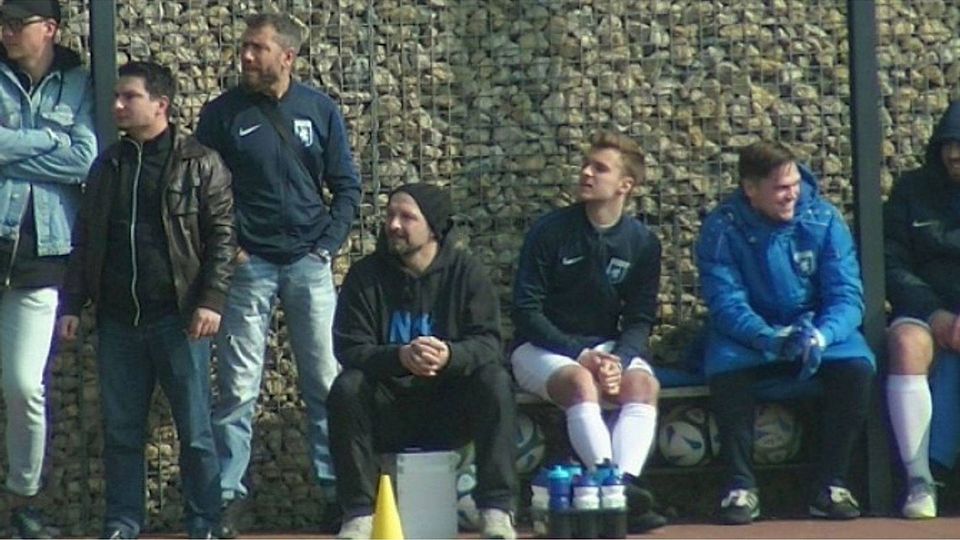 Gökhan Senol (zweiter von links) verletzte sich schwer. Der Trainer hatte sich kurz vor Schluss selber eingewechselt.F: Arlinghaus