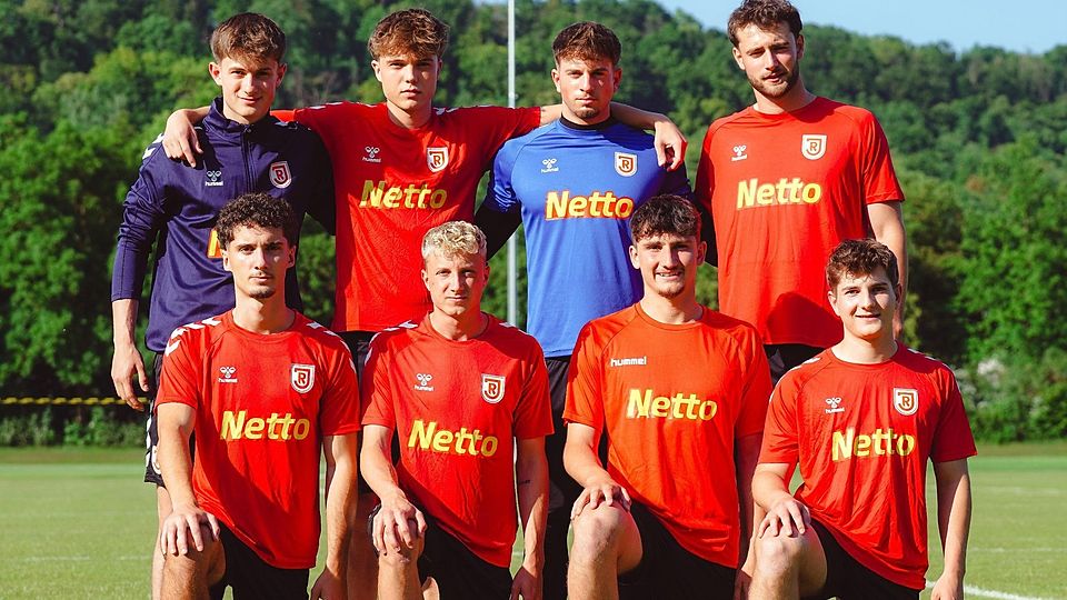 Neu bei der U21 des SSV Jahn: Paul Schmid, Noa Rettich, Maurice Merkl und Samuel Hasa (stehend von links) sowie Abaz Mazrekaj, Fabian Ziegler, Jakob Krauss und Felix Albrecht (kniend von links).