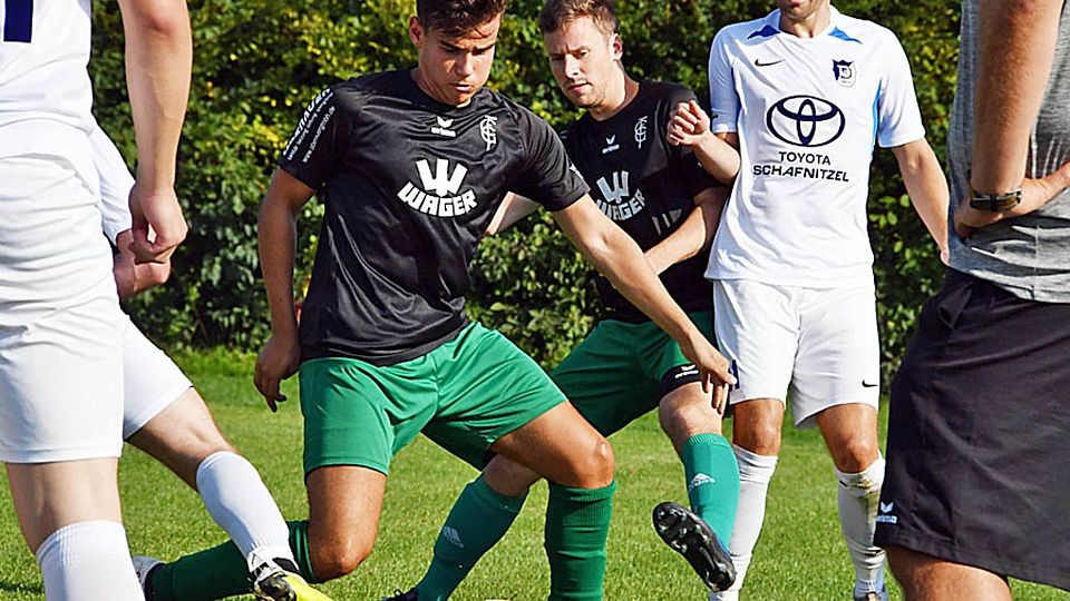 In guter Form präsentierte sich Elias Miller (links) in den Testspielen, ob er allerdings in den nächsten Wochen an der Seite von Moritz Werner (Mitte) für die U23 des FCG spielt, ist wegen einer Ellbogenverletzung fraglich.