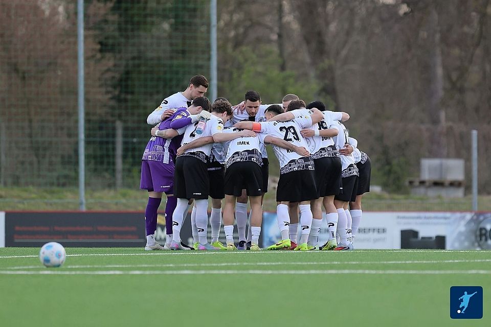 Der FC Eddersheim und der CSC Kassel trennten sich 1:1. Der FC Eddersheim und der CSC Kassel trennten sich 1:1.