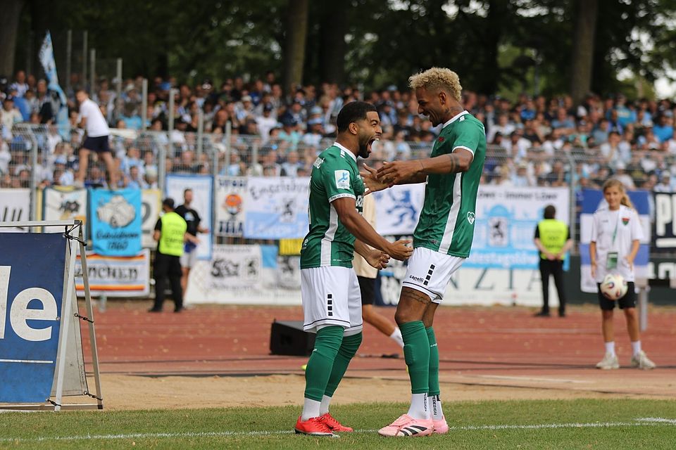 Ausnahmsweise mal lauter als Mike Dellinger: Jason Prodanović beim Torjubel gegen 1860 München. Ausnahmsweise mal lauter als Mike Dellinger: Jason Prodanović beim Torjubel gegen 1860 München.