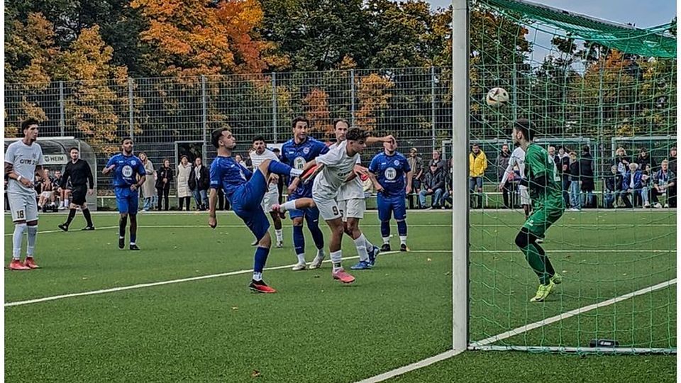 Der FC Neuhadern (hier erzielt Nico Kröll das 2:1 gegen TSV Großhadern) will gegen München West nachlegen.
