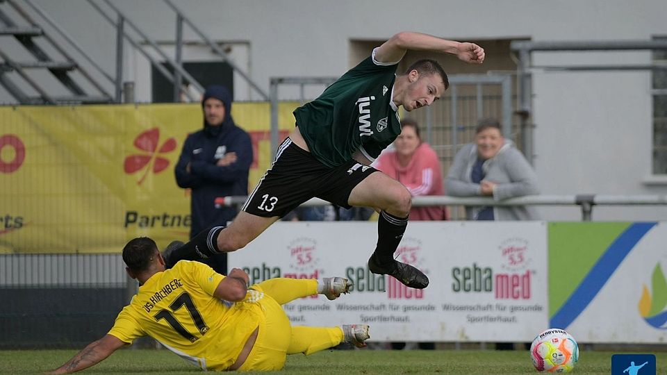 Nils Gräff (grün) erzielte beim Aufeinandertreffen mit Hassia Bingen das 0:4. 