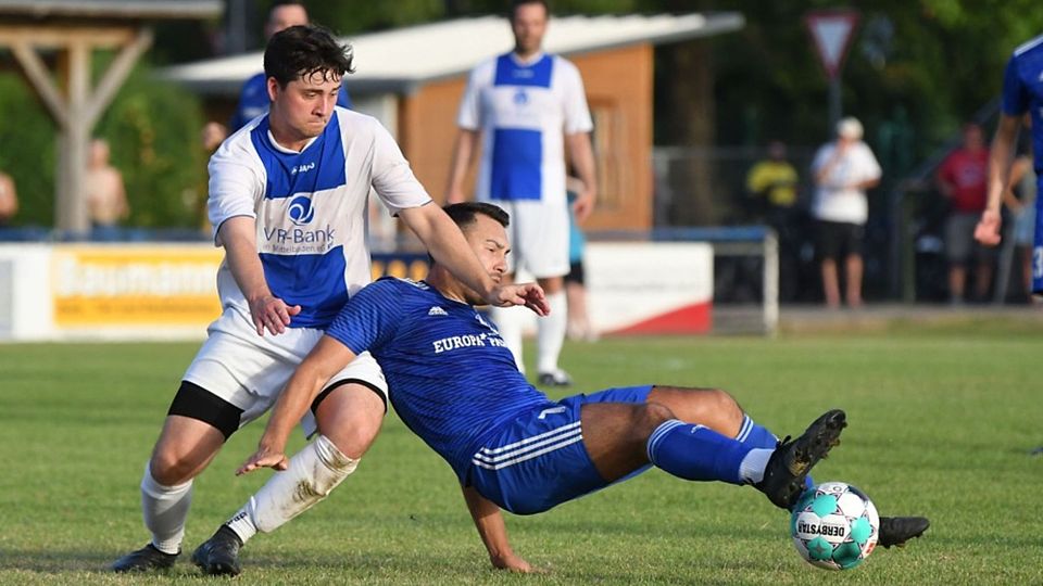 Fehlt am Samstag den Rustern im Rückspiel: Artur Schlottgauer (rechts, im Zweikampf mit Moritz Zink, FVÖ) 