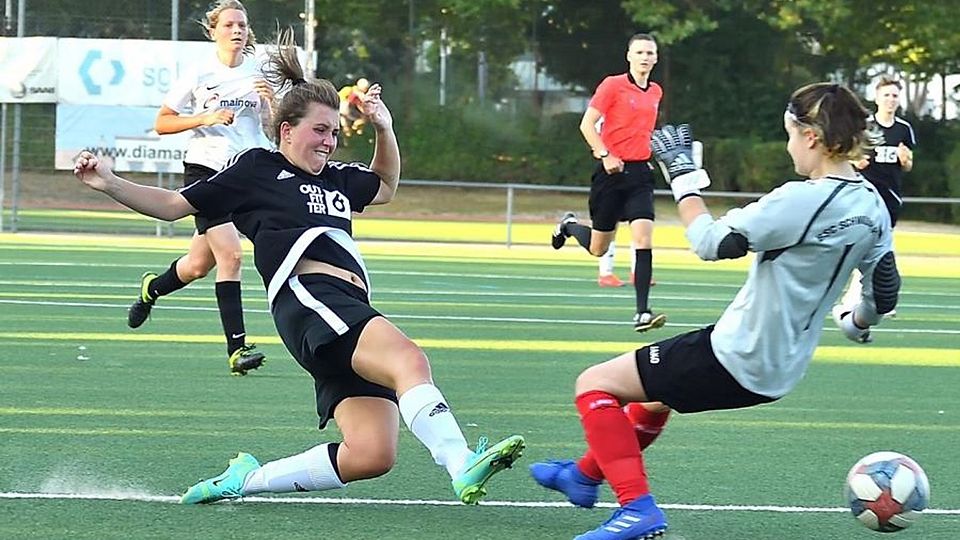 Leidenschaftlicher Einsatz: Viviana Heise besiegelt mit ihrem Tor in der Endphase den Auftaktsieg des FSV Schierstein 08 in der Verbandsliga.