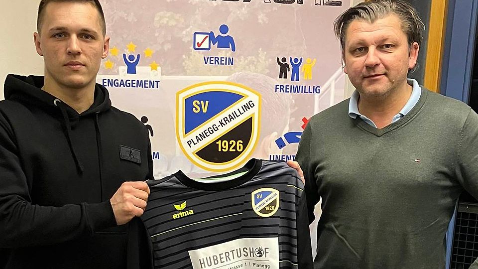 Neuer Keeper für den SVP: Der sportliche Leiter Martin Woytalla (r.) begrüßte schon mal Marijan Krasnic, der ab kommender Saison das Tor des Kreisligisten hüten wird.