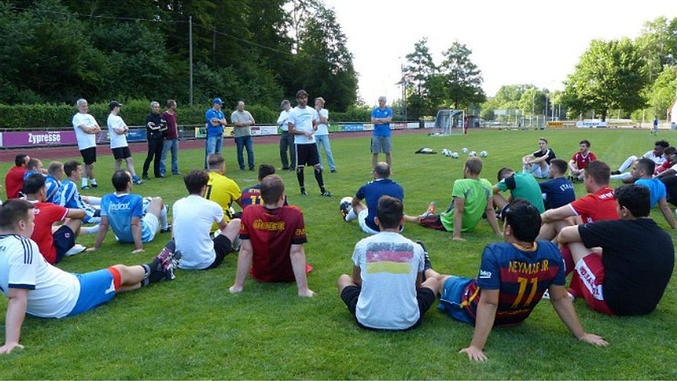 Jetzt geht es los: Trainingsauftakt nach fünf Jahren im Müllheimer Eichwaldstadion. | Foto: Marcus Lammert