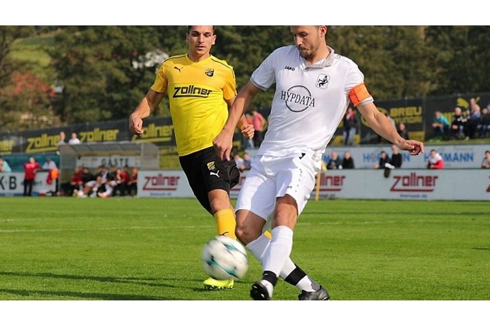 Benjamin Woltmann (re.) und seine Kollegen vom TSV Schwaben Augsburg sind mittelfristig ein heißer Kandidat für die Regionalliga Bayern. F: Tschannerl