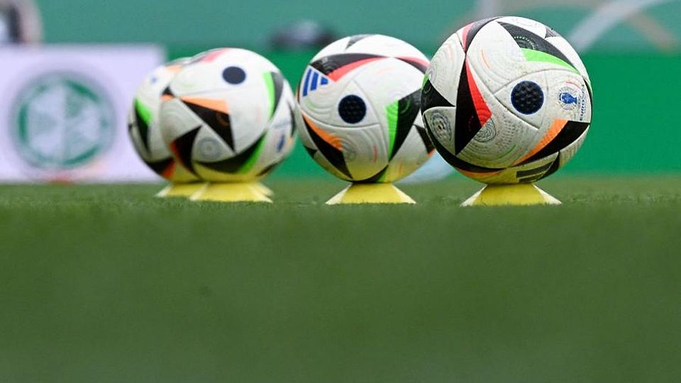 Eintracht Rüsselsheim holt mit einem deutlichen Sieg am Donnerstagabend Schwung für das anstehende Spitzenspiel in der B-Liga Groß-Gerau gegen Spitzenreiter SKG Stockstadt. (Symbolbild)	Foto: Hendrik Schmidt/dpa