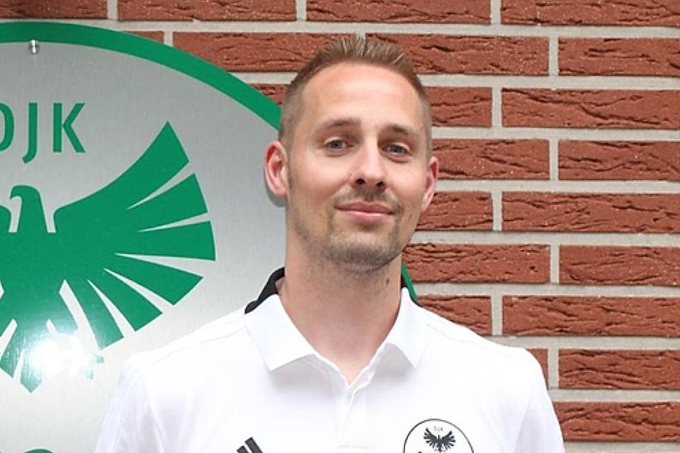 Dirk Kallweit coacht die Dritte Mannschaft der DJK Arminia Klosterhardt.