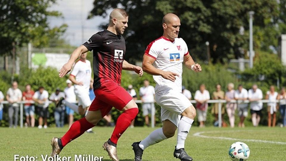 Daniel Schick (rechts) vergab frei vor dem Tor eine gute Ausgleichschance. Foto: Müller