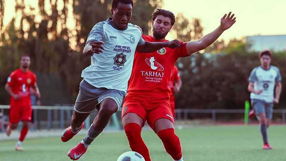 Südring Amed im Testspiel (rot)