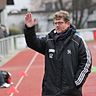 F: Heist Freute sich über den 3:0-Sieg seiner Mannschaft - SVA-Coach Frank Ullrich