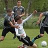 Viele robuste Aktionen gab es beim 2:0-Sieg der Spielgemeinschaft Gaißach/Wackersberg gegen die Kreisklassen-Fußballer der FF Geretsried.
