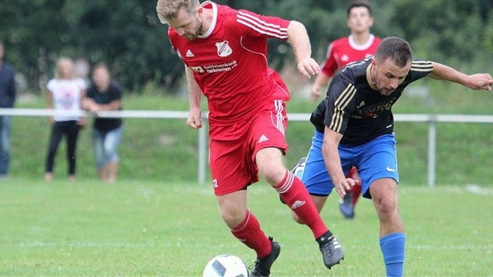 Maxi Fellinger (in rot) bildet auch in der kommenden Saison gemeinsam mit Christian Schedlbauer das Trainergespann beim ASV Steinach. F: Siering
