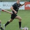 Der TSV Höchst (links, Sebastian Geißler) hat vor dem letzten Spieltag nur einen Punkt Vorsprung auf die TSG Steinbach (Nikola Cutura).
