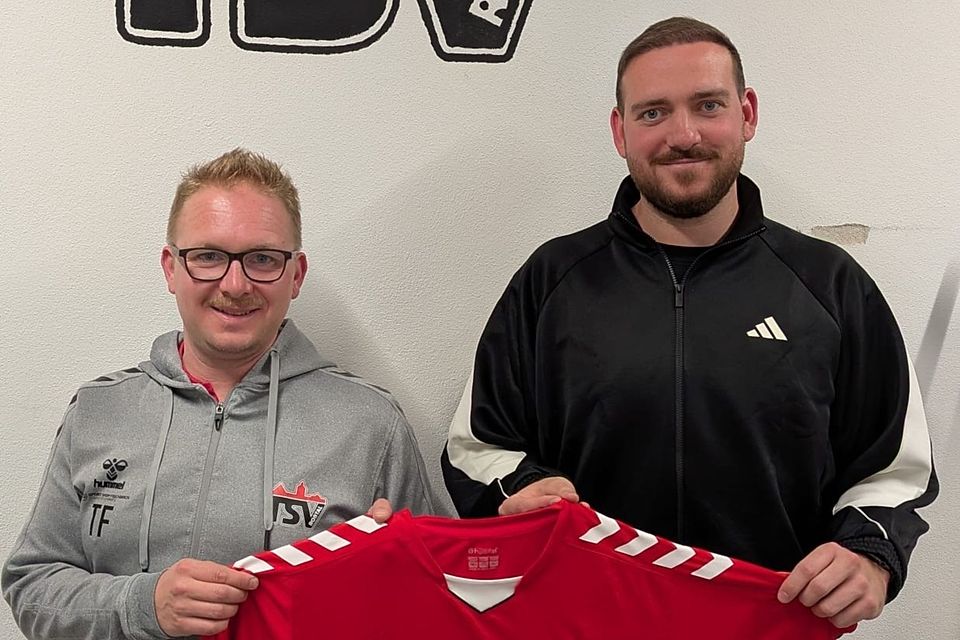 Glücksgefühle in Roßtal: Abteilungsleiter Thomas Funke (links) und der neue Chefcoach, Marco Fabritius.