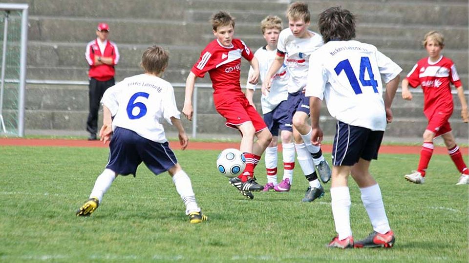 Kickers Labertal verteidigt mit einem 3:2-Heimerfolg gegen Großberg die Tabellenführung. F: Groitl