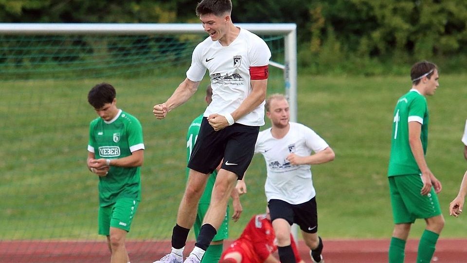 Freude beim Waldecker Kapitän: Maximilian Graf trifft bei seinem Comeback doppelt.