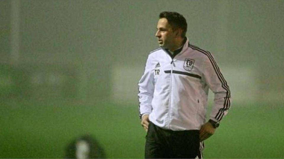 Klare Blicke privat und im Sport: Nihat Derya als Bohmter Fußballtrainer. Foto: Stefan Gelhot