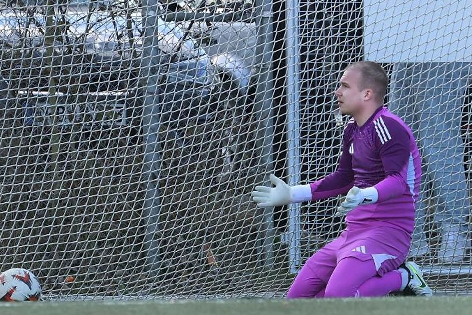 Symbolbild: der TSV Seckmauern, hier Markus Zatocil, kriegt neun Gegentore. (Archiv)	Foto: Herbert Krämer