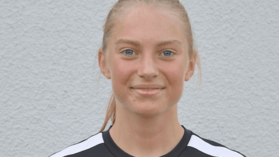 Spielt eine gute Rolle:  Emilia Macdonald.