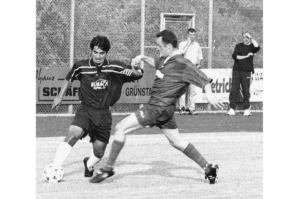 2000 spielte Levent Yalkin im Dress von RWO Alzey gegen Eintracht Bad Kreuznach. Nun könnte die erfolgreiche Karriere des Freimersheimer Spielertrainers aus gesundheitlichen Gründen enden. 	Archivfoto: Axel Schmitz