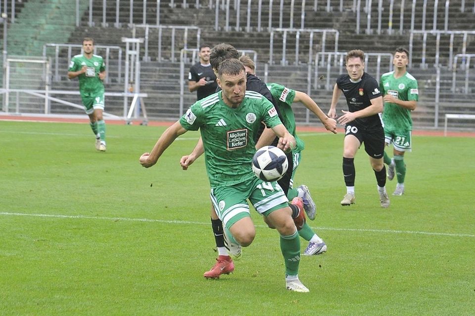 Amar Suljic (vorne) verstärkt ab sofort den FC Carl Zeiss Jena. Amar Suljic (vorne) verstärkt ab sofort den FC Carl Zeiss Jena.