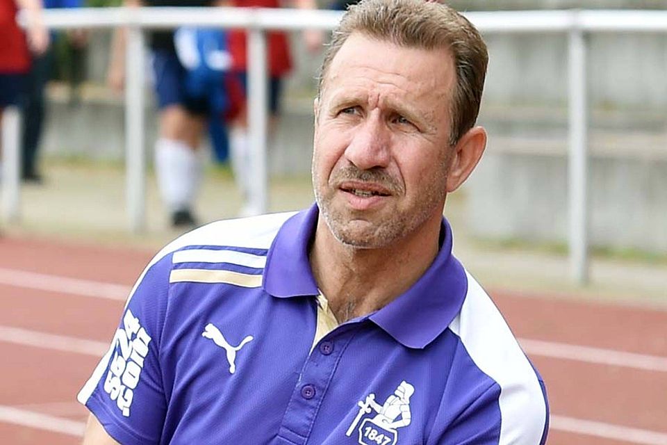 Für Heinz Jörg endete das Abschiedsspiel als Trainer des TSV Schwaben mit einer Niederlage.   F.: Siegfried Kerpf