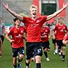 Sturm der Emotionen: Patrick Hobsch, Raphael Schifferl und Maximilian Welzmüller (v. l) nach Abpfiff.
