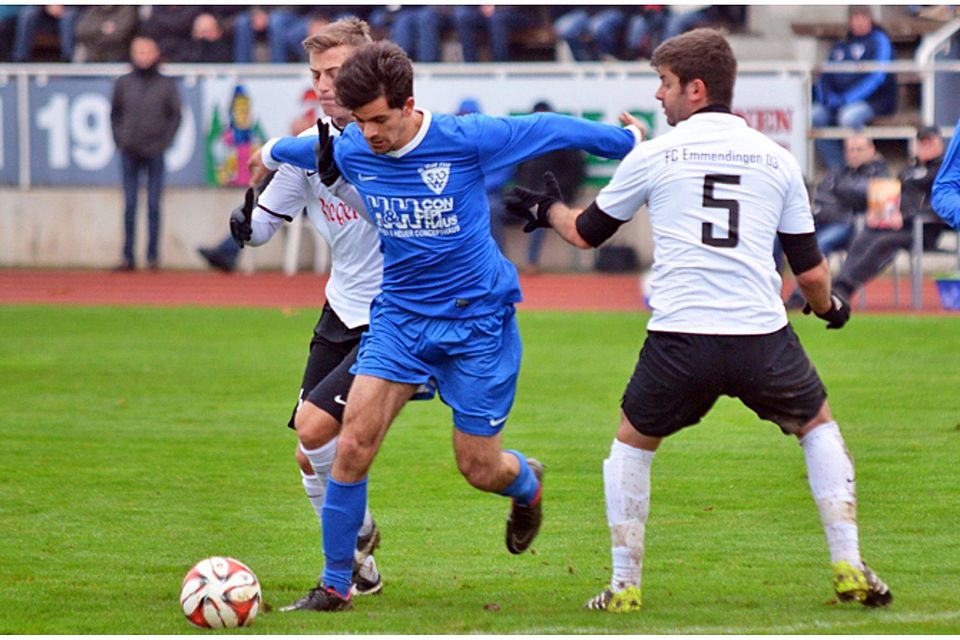 Arjenit Gashi (Mitte) läuft mittlerweile für den FC Bosporus Weil auf. | Foto: Uwe Rogowski