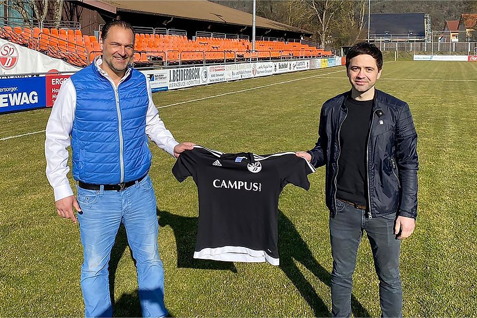 Donaustaufs Geschäftsführer Matthias Klemens kann Faruk Maloku (rechts) als neuen SV-Trainer begrüßen.
