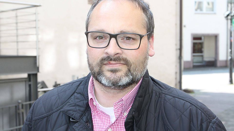 Steht hinter dem Trainer: Thomas Viehöfer, Fußballobmann des SV Höxter.